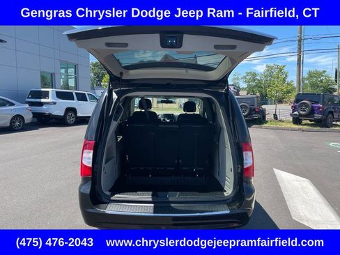 Used 2015 Chrysler Town & Country Touring w/ Driver Convenience Group FWD image 21