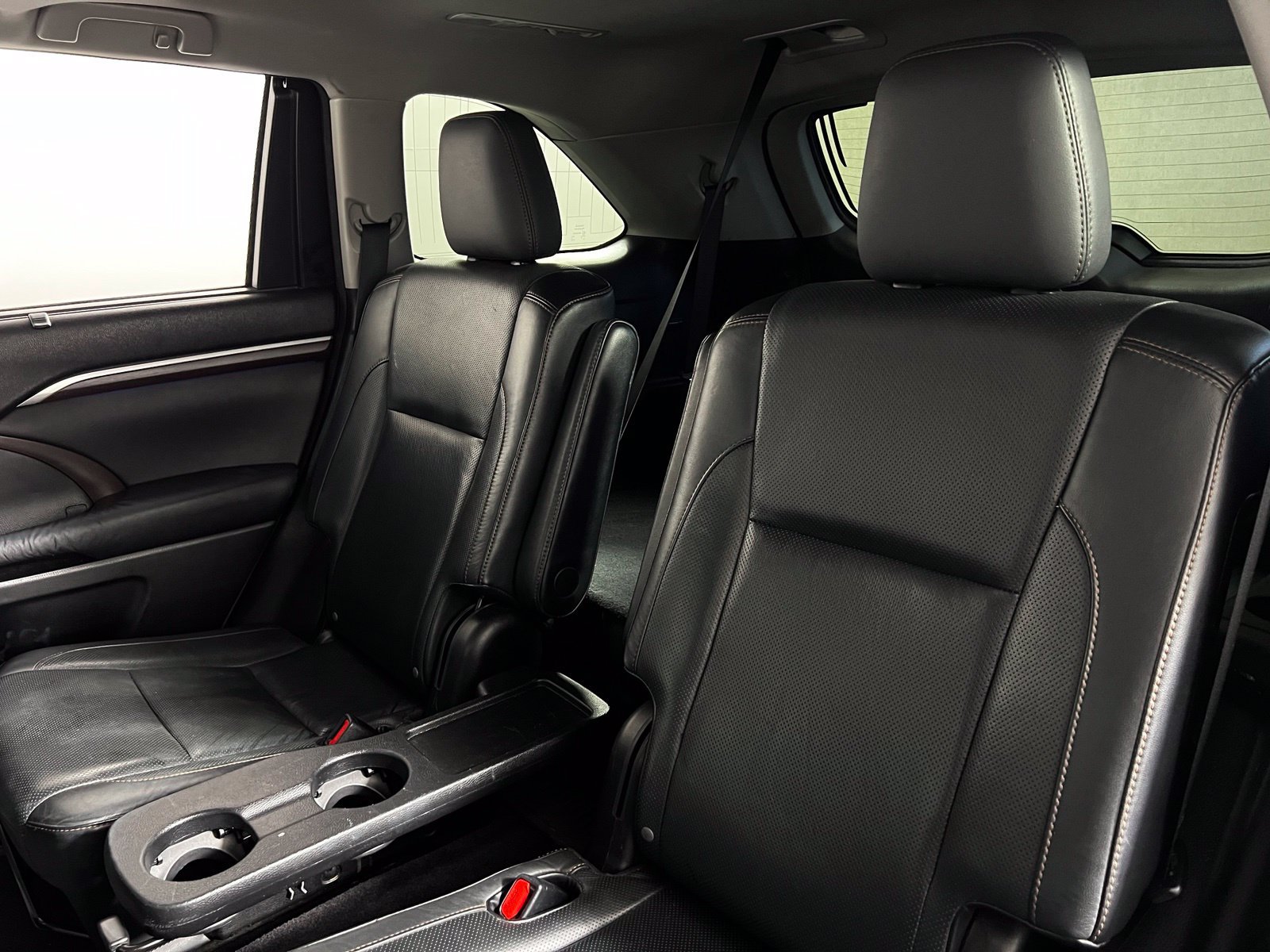 Used 2016 Toyota Highlander Limited w/ Four Season Floor Mat Package FWD image 15