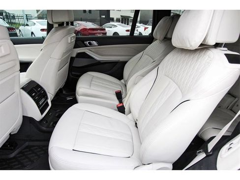 Used 2022 BMW X7 M50i w/ Luxury Seating Package image 13