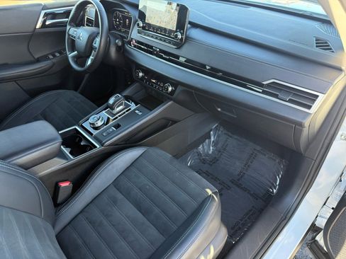 Used 2024 Mitsubishi Outlander 4WD Plug-In Hybrid image 35