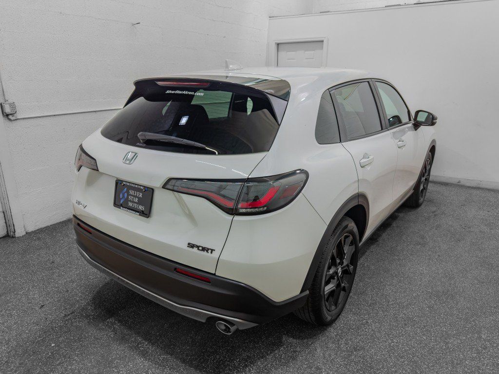 Used 2025 Honda HR-V Sport image 8