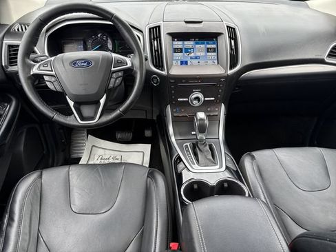 Used 2018 Ford Edge Titanium w/ Equipment Group 302A AWD/4WD image 10