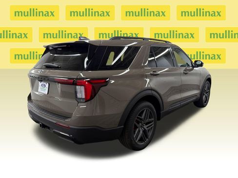 New 2026 Ford Explorer ST-Line w/ ST-Line Street Pack RWD image 3