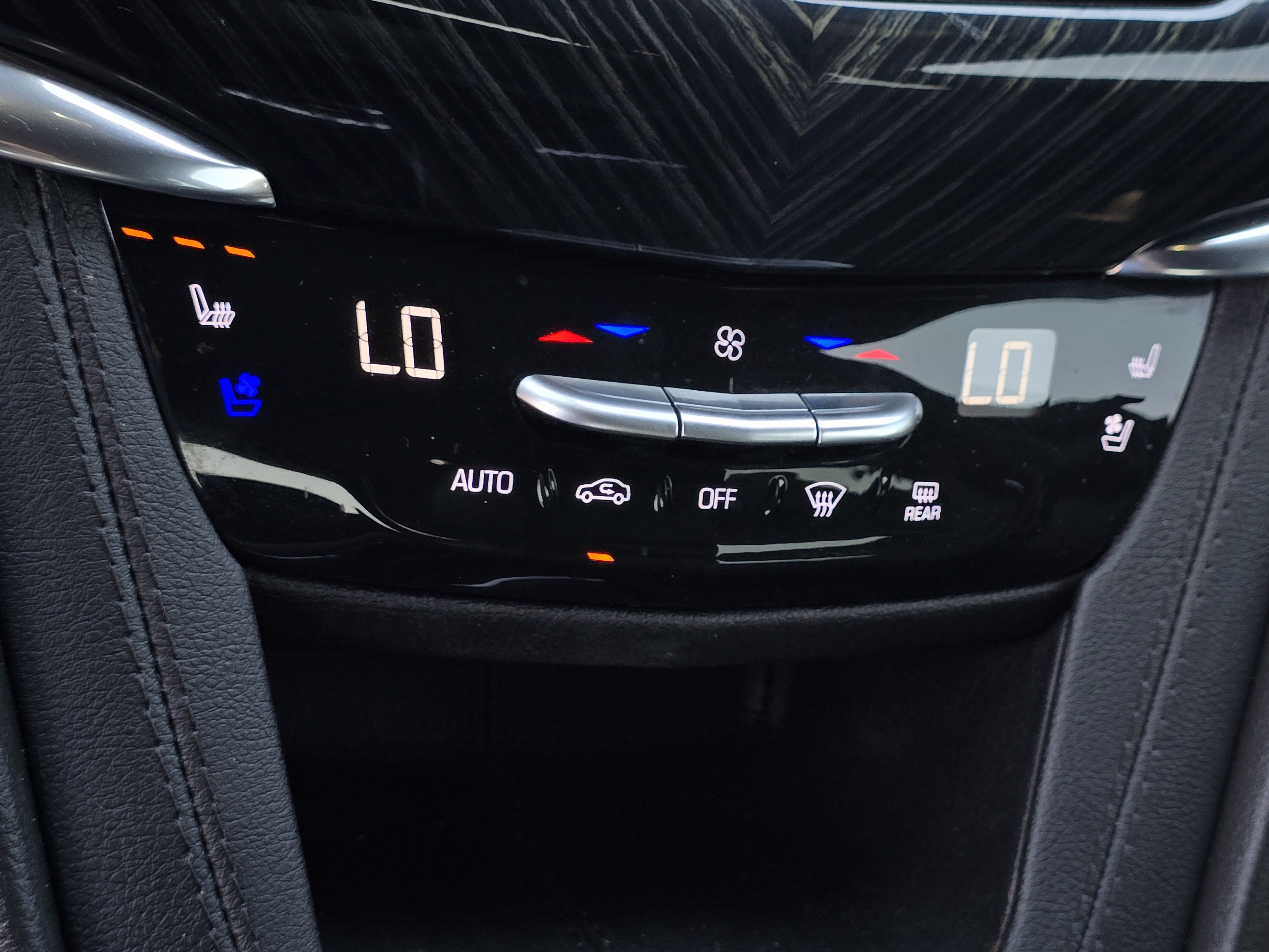 Used 2023 Cadillac XT6 Premium Luxury w/ Technology Package FWD image 23