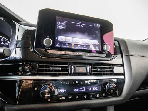Used 2025 Nissan Pathfinder SV FWD image 27