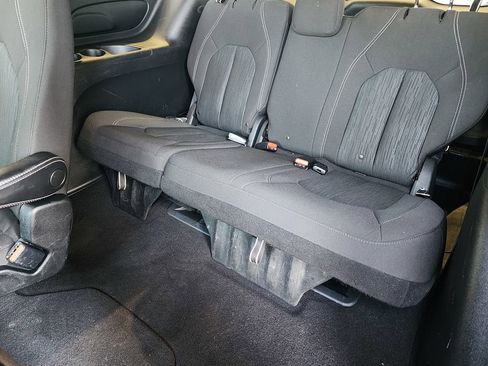 Used 2020 Chrysler Pacifica Touring w/ S Appearance Package image 14