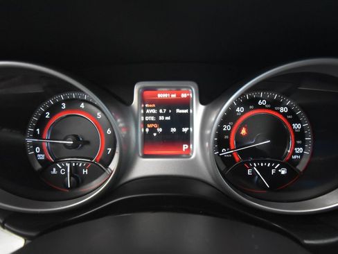 Used 2018 Dodge Journey SXT w/ Connectivity Group FWD image 9