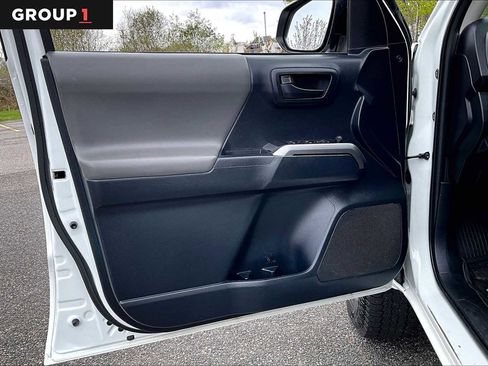 Used 2019 Toyota Tacoma SR5 AWD/4WD image 22