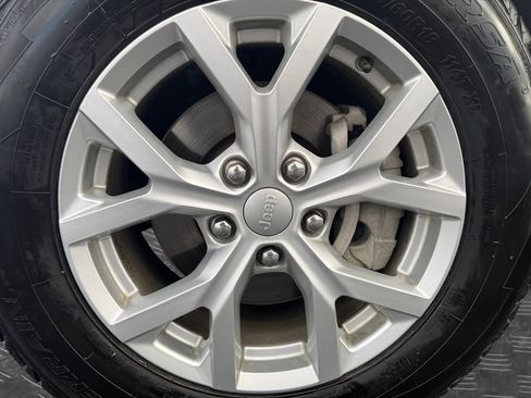 Certified 2024 Jeep Grand Cherokee Limited image 20