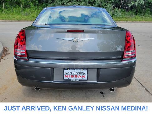 Used 2009 Chrysler 300 C RWD image 4