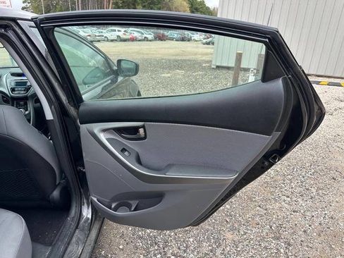 Used 2013 Hyundai Elantra GLS w/ Preferred Pkg image 28