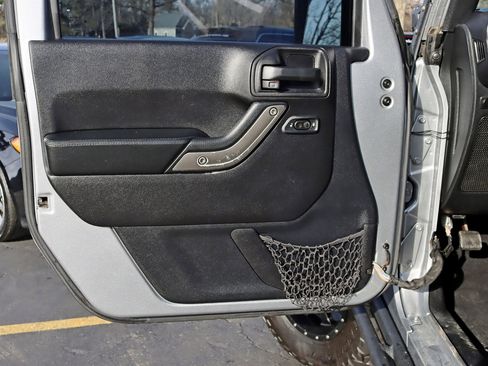 Used 2016 Jeep Wrangler Unlimited Sport image 27