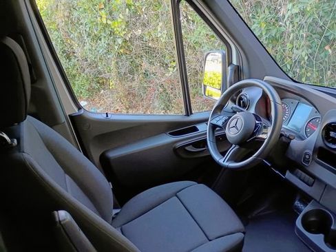 Used 2025 Mercedes-Benz Sprinter 2500 image 55