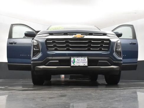 Used 2025 Chevrolet Equinox LT FWD image 11