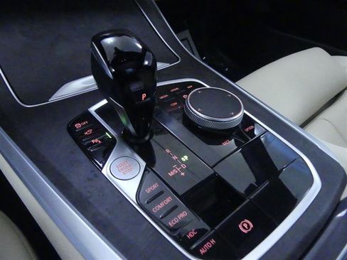 Used 2022 BMW X5 xDrive40i w/ Premium Package image 15