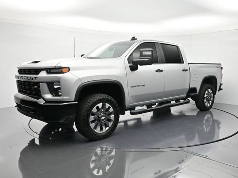 Used 2022 Chevrolet Silverado 2500 Custom w/ Custom Value Package image 1