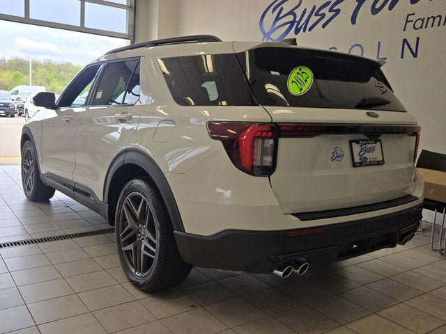 Used 2025 Ford Explorer ST AWD/4WD image 12