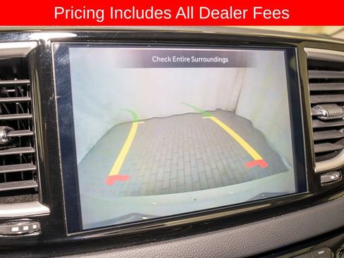 Used 2023 Chrysler Pacifica Touring-L FWD image 14