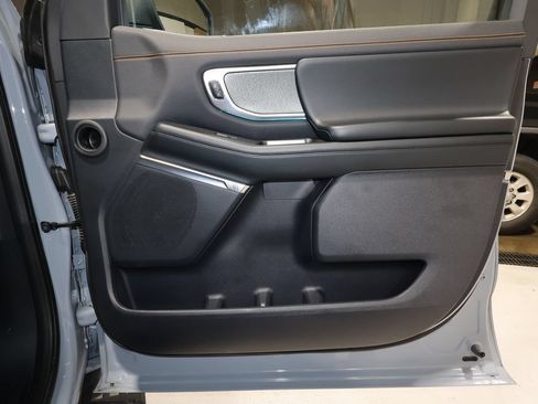 Used 2025 Ford Expedition Tremor AWD/4WD image 18