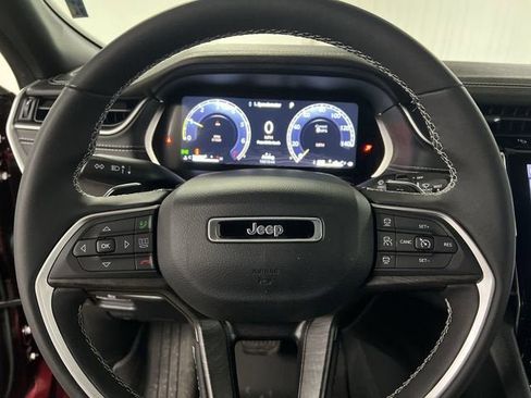 Used 2024 Jeep Grand Cherokee Limited w/ Black Appearance Package image 11