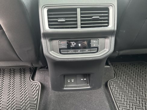 Used 2024 Volkswagen Atlas SE FWD image 28