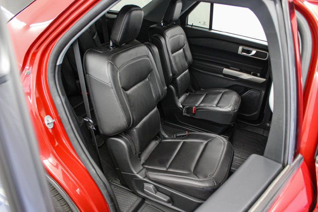 Used 2023 Ford Explorer XLT w/ Equipment Group 202A AWD/4WD image 21