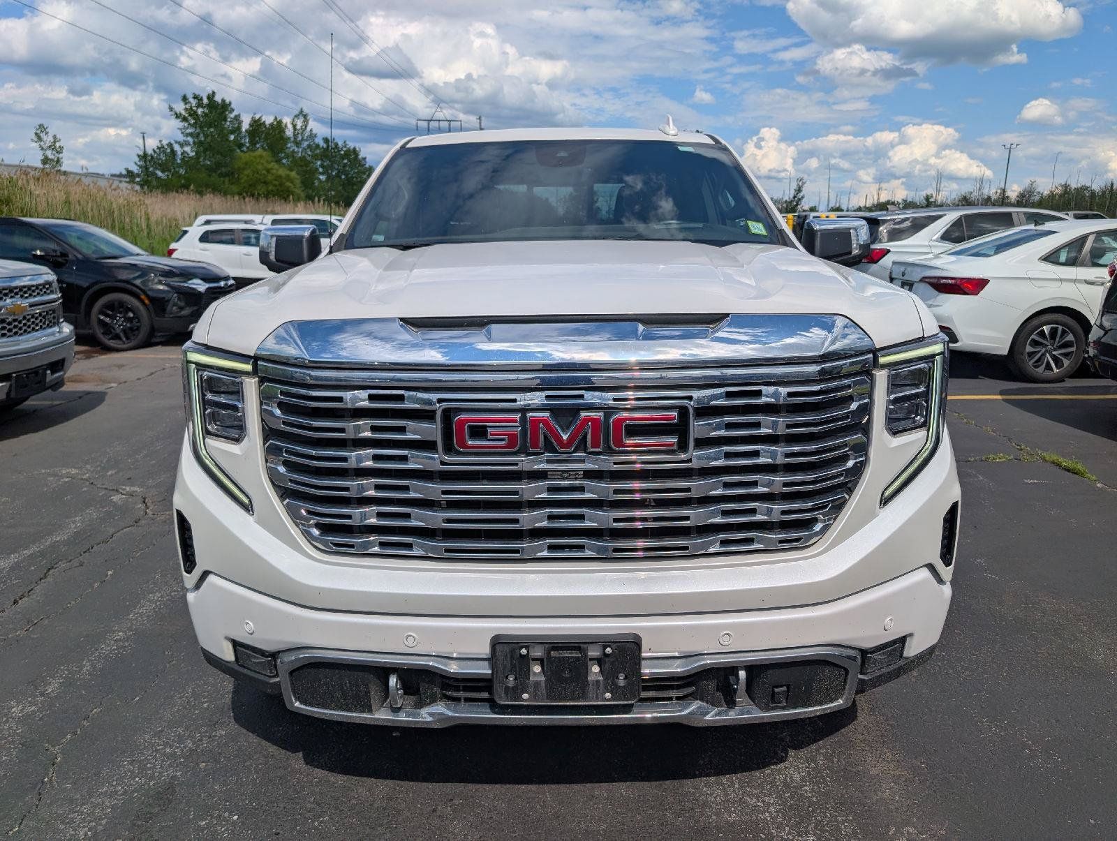 Used 2024 GMC Sierra 1500 Denali w/ Technology Package AWD/4WD image 2