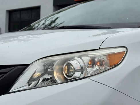Used 2015 Toyota Sienna L FWD image 30