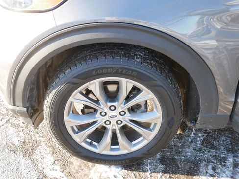 Certified 2022 Ford Explorer XLT w/ Equipment Group 202A image 15