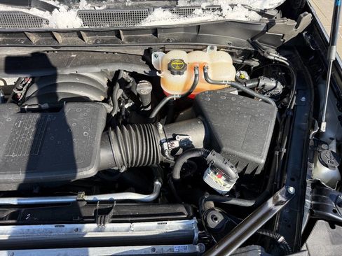 Used 2025 Chevrolet Suburban Z71 image 13