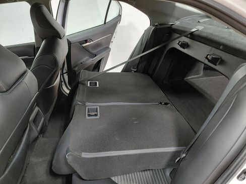 Used 2023 Toyota Camry SE image 6