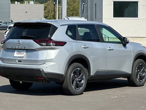 Used 2025 Nissan Rogue SV FWD image 4