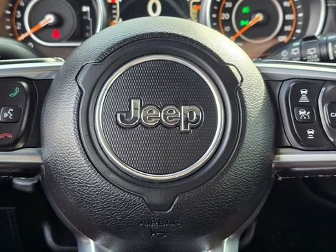 Used 2019 Jeep Wrangler Unlimited Sahara AWD/4WD image 29