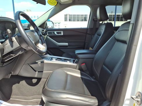 Used 2023 Ford Explorer XLT w/ Equipment Group 202A AWD/4WD image 16