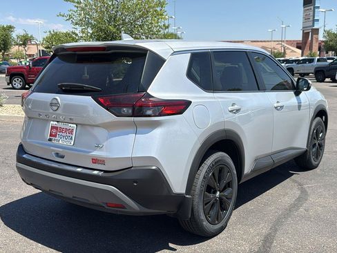 Used 2022 Nissan Rogue SV FWD image 9