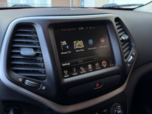 Used 2016 Jeep Cherokee Trailhawk image 21