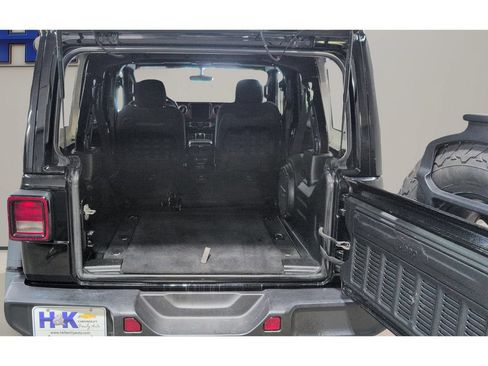 Used 2023 Jeep Wrangler Unlimited Rubicon w/ Dual Top Group AWD/4WD image 25