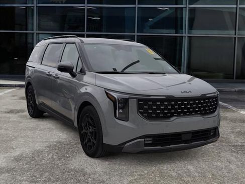 Used 2026 Kia Carnival SX w/ SX Dark Edition Package image 2