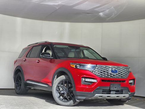 Certified 2022 Ford Explorer Platinum w/ Equipment Group 601A image 1