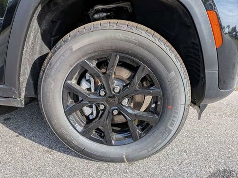 New 2026 Jeep Grand Cherokee Altitude AWD/4WD image 10