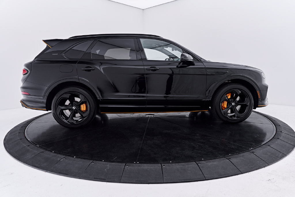 Used 2025 Bentley Bentayga AWD/4WD image 16