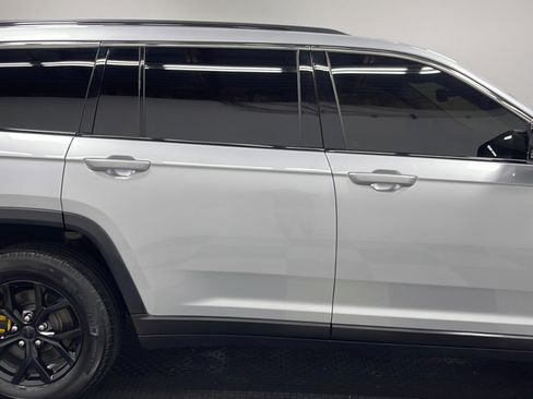 Used 2024 Jeep Grand Cherokee L Limited AWD/4WD image 20