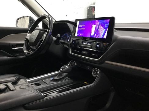 Used 2024 Toyota Grand Highlander Limited image 29