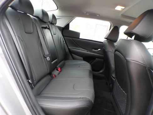 Used 2023 Hyundai Elantra Limited w/ Cargo Package image 19