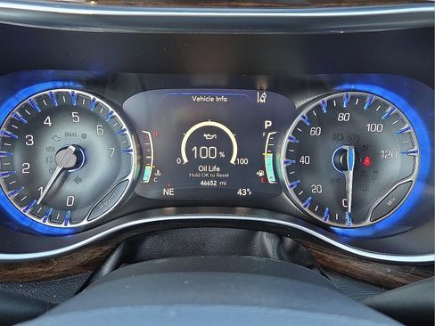 Used 2024 Chrysler Pacifica Limited image 23