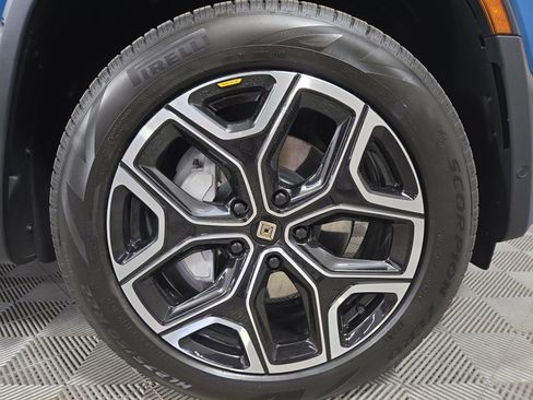 Used 2024 Rivian R1S Adventure image 11