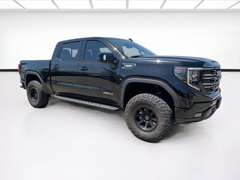 Used 2024 GMC Sierra 1500 AT4 w/ Technology Package AWD/4WD image 3
