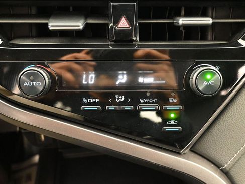 Used 2024 Toyota Camry SE FWD image 12