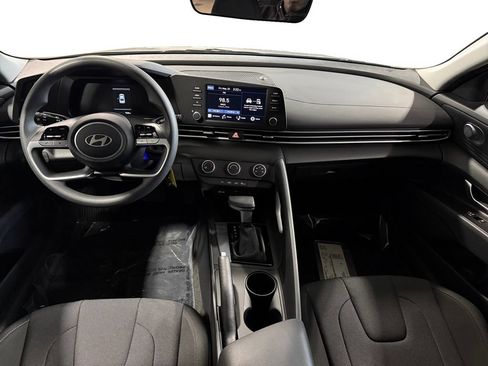 Certified 2025 Hyundai Elantra SE FWD image 15