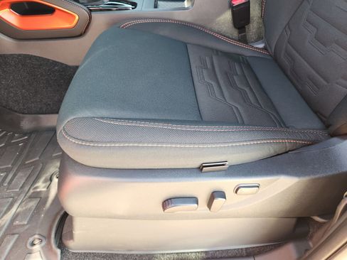 Used 2025 Nissan Frontier PRO-4X image 24